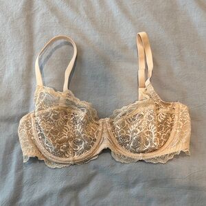 Elegant Lace Underwire Bra - Cream